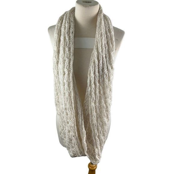 🌿4/$35🌿 BLUENOTES Ivory‎ Knit Sparkle Infinity Scarf - Picture 4 of 4